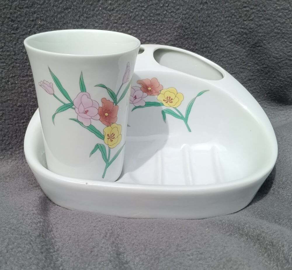 Vtg Floral Ceramic Bathroom Set Toothbrush Soap Dish Cup Holder Taiwan ROC - Picture 2 of 4